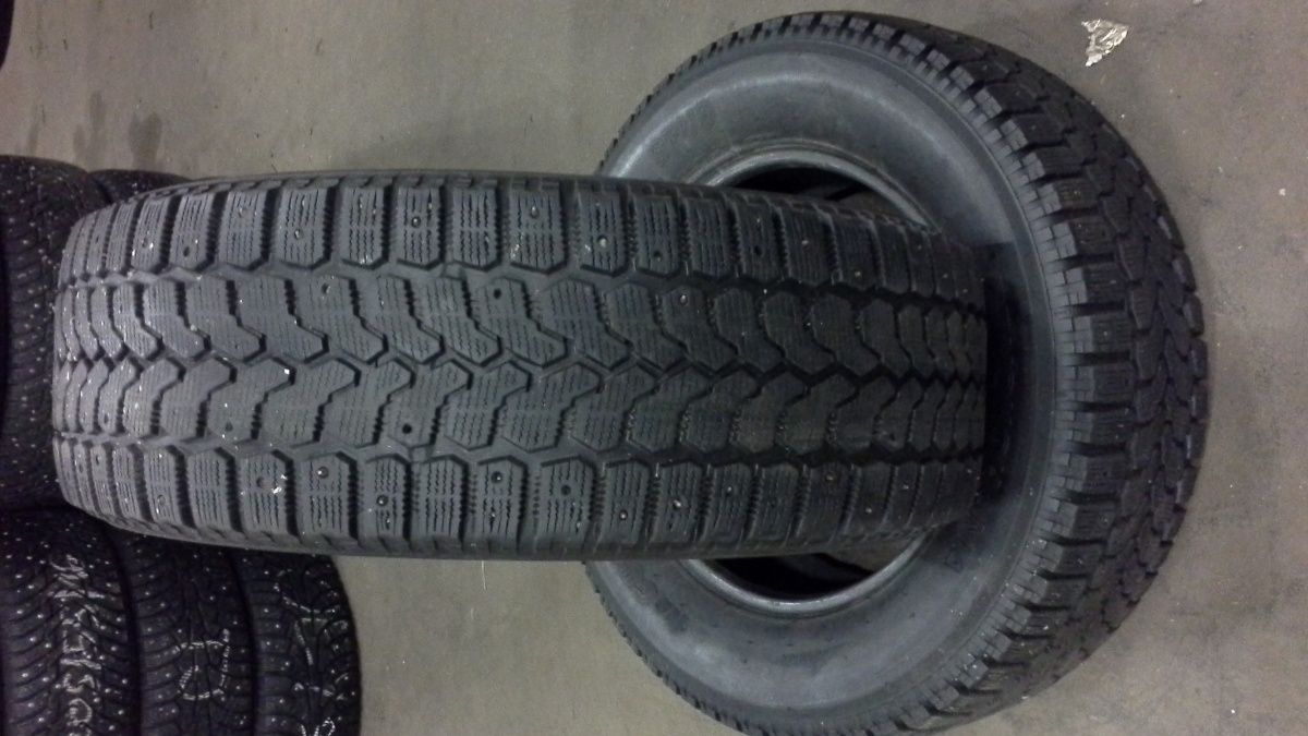 naastrehv Yokohama Ice Guard Stud IG35