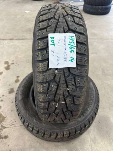 Winter studded Yokohama Ice Guard IG55